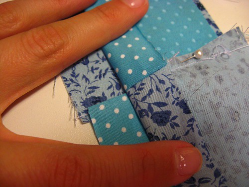 Mini almofada de alfinetes: Patchwork de mentirinha