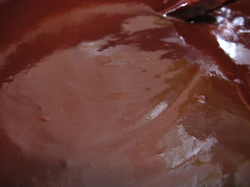 Bolo com ganache de chocolate