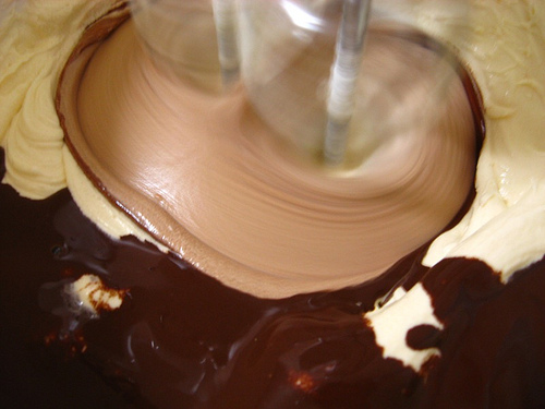 Bolo com ganache de chocolate