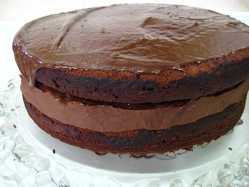 Bolo com ganache de chocolate