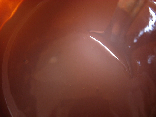 Bolo com ganache de chocolate
