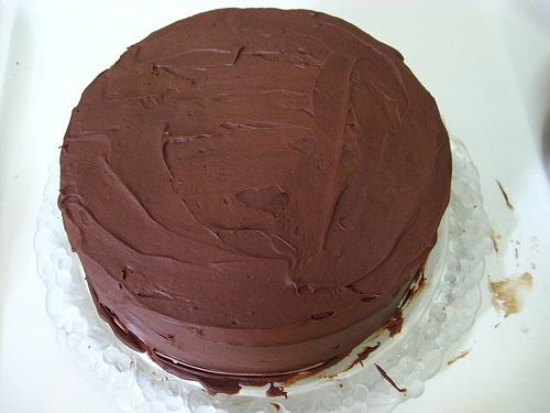 Bolo com ganache de chocolate