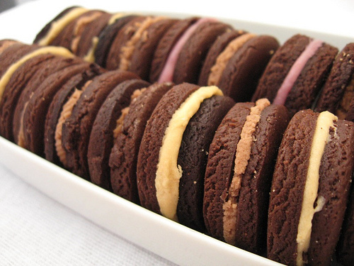 Biscoitos de chocolate recheados
