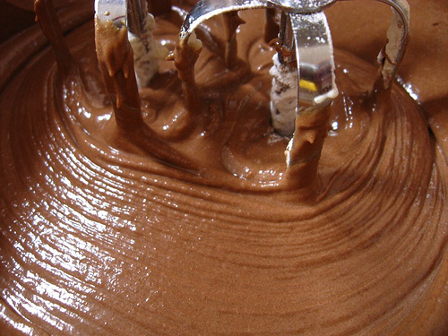 Bolo com ganache de chocolate