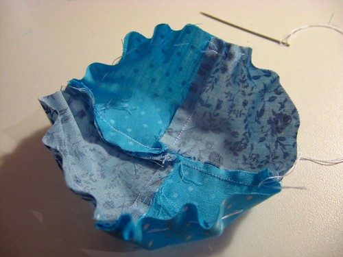 Mini almofada de alfinetes: Fuxicando