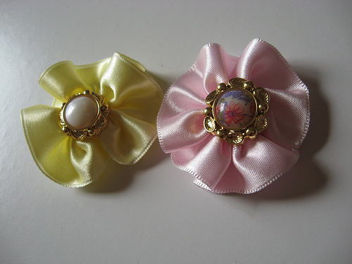 Flores de fita de cetim