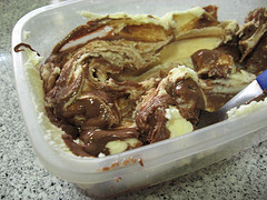 Biscoitos de chocolate recheados