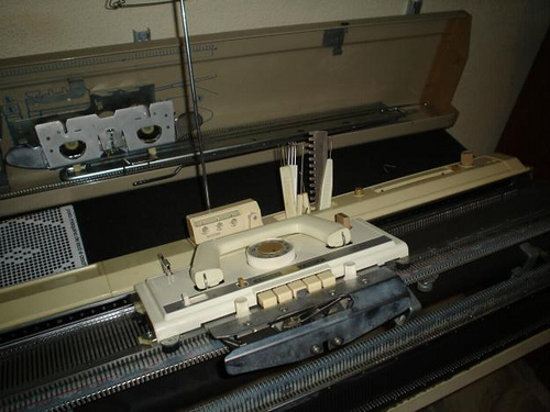 1276709522_100401487_2-MAQUINA-DE-TRICO-E-CROCHE-ELGIN-BROTHER-840-COM-FRONTURA-Sao-Caetano-do-Sul